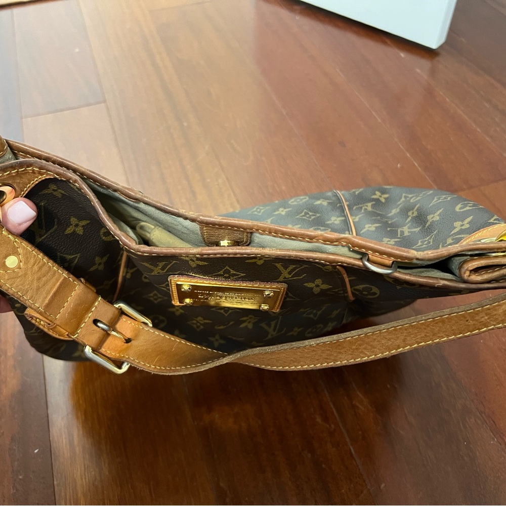 Louis Vuitton Galliera PM Monogram – Discontinued – Priced to Reflect Wear - Picture 7 of 8